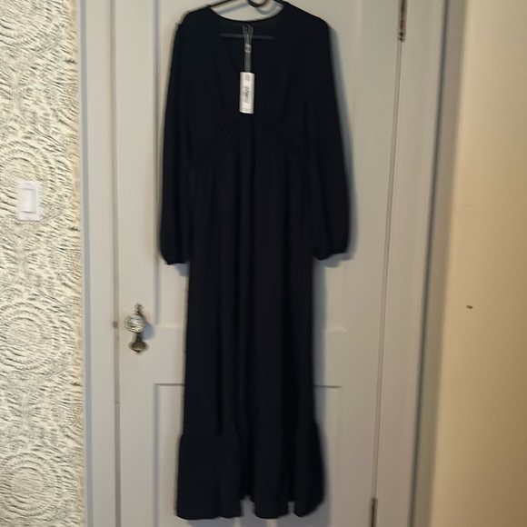 Beautiful navy maxi dress embroidery detail throughout and V waist - Picture 1 of 3